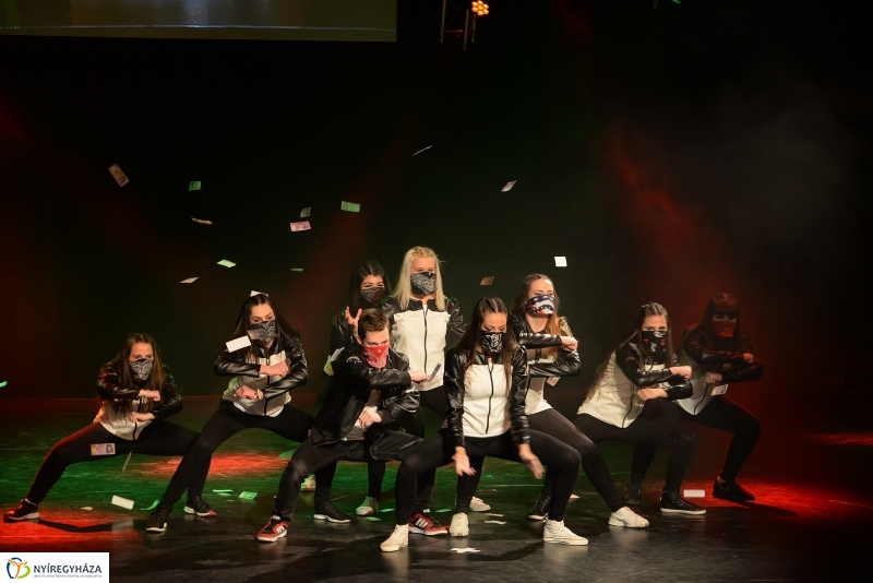 Like 2 döntő a VMKK színpadán