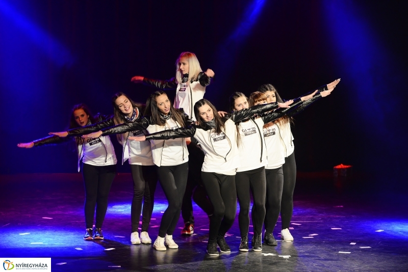 Like 2 döntő a VMKK színpadán