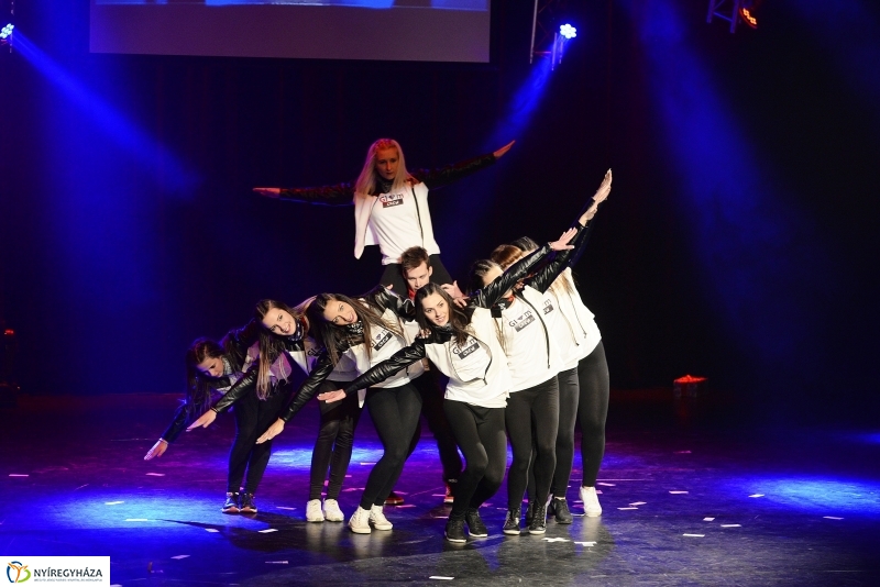 Like 2 döntő a VMKK színpadán