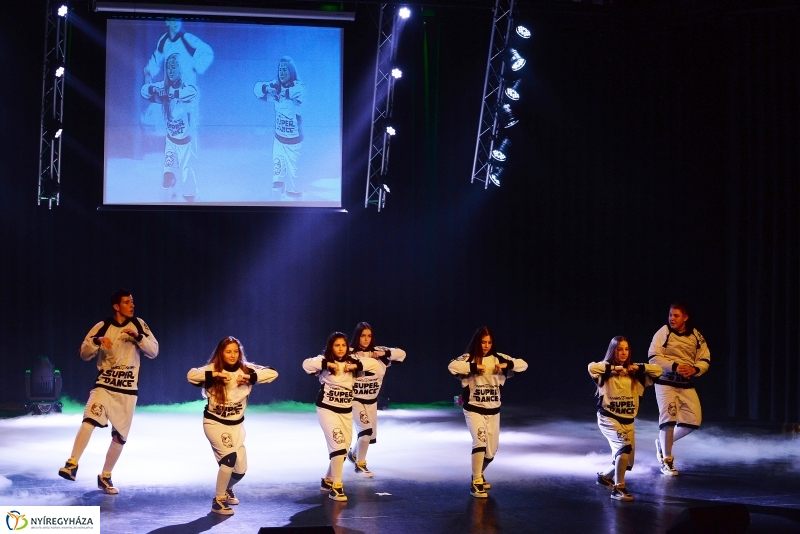 Like 2 döntő a VMKK színpadán