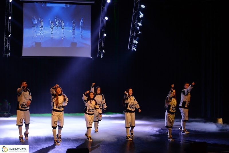 Like 2 döntő a VMKK színpadán