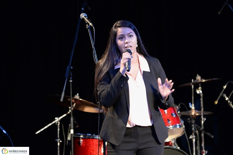 Like 2 döntő a VMKK színpadán