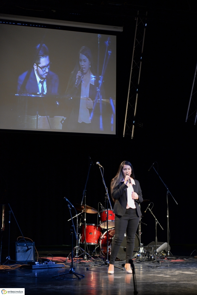 Like 2 döntő a VMKK színpadán