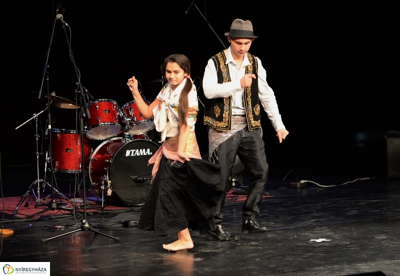 Like 2 döntő a VMKK színpadán