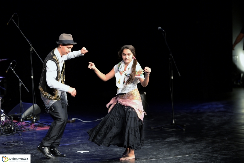 Like 2 döntő a VMKK színpadán