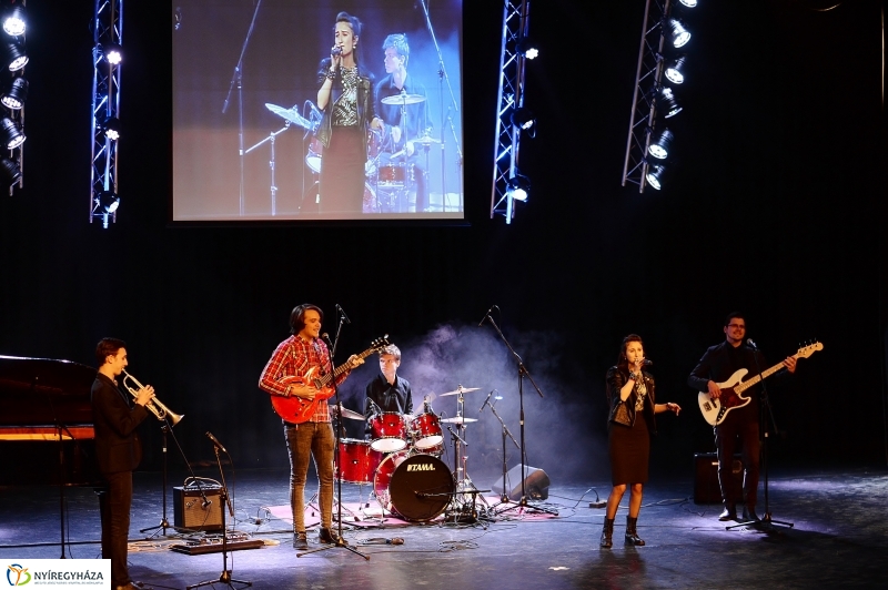 Like 2 döntő a VMKK színpadán