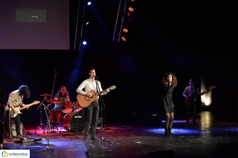 Like 2 döntő a VMKK színpadán