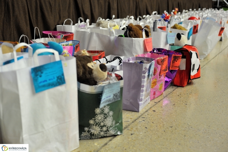 Karácsony a gyermekjóléti központtal - fotó Szarka Lajos