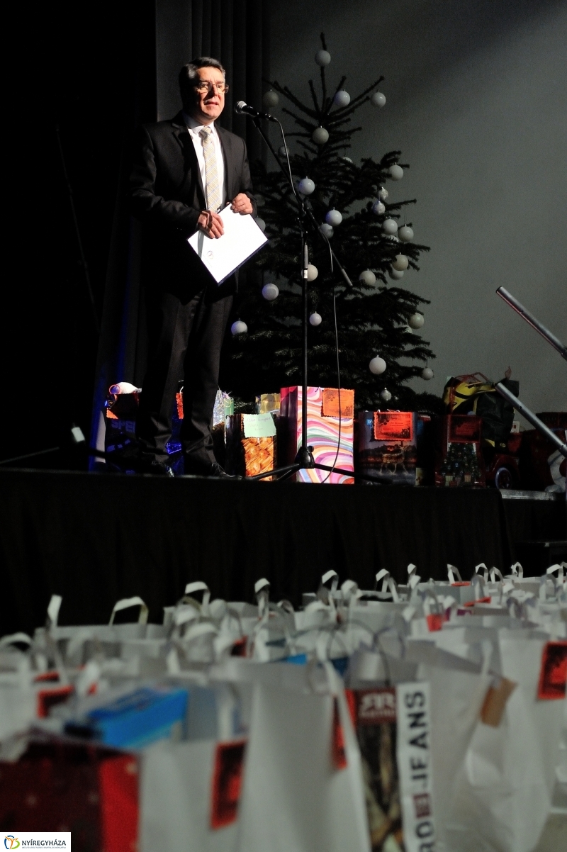 Karácsony a gyermekjóléti központtal - fotó Szarka Lajos
