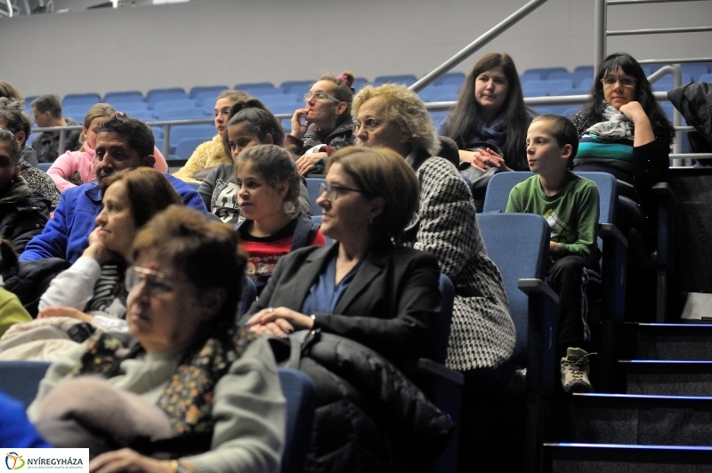 Karácsony a gyermekjóléti központtal - fotó Szarka Lajos