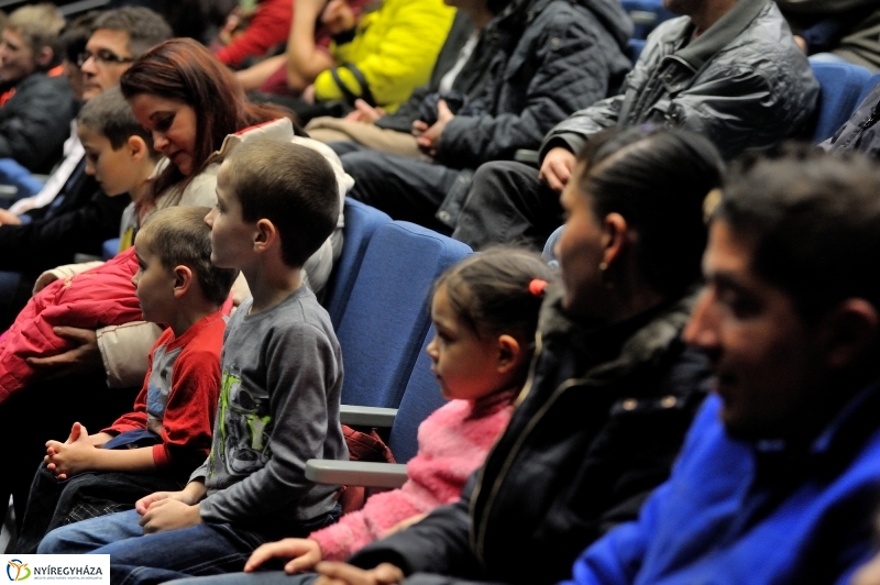 Karácsony a gyermekjóléti központtal - fotó Szarka Lajos