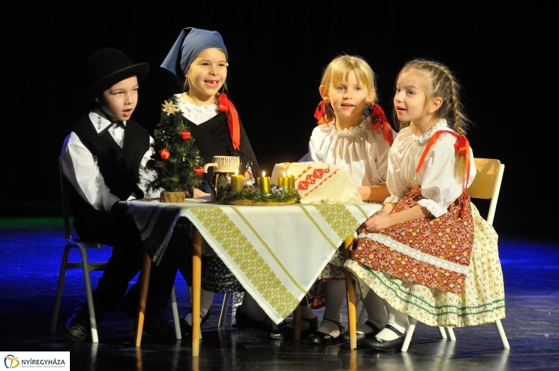 Karácsony a gyermekjóléti központtal - fotó Szarka Lajos