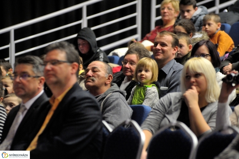 Karácsony a gyermekjóléti központtal - fotó Szarka Lajos
