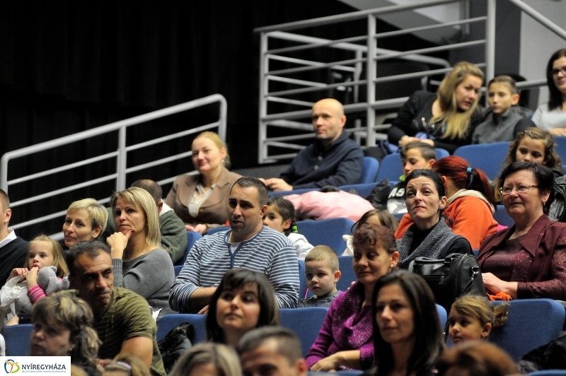 Karácsony a gyermekjóléti központtal - fotó Szarka Lajos