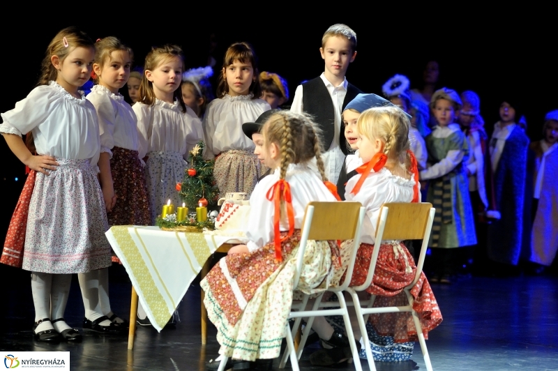 Karácsony a gyermekjóléti központtal - fotó Szarka Lajos