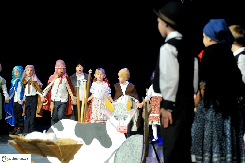 Karácsony a gyermekjóléti központtal - fotó Szarka Lajos