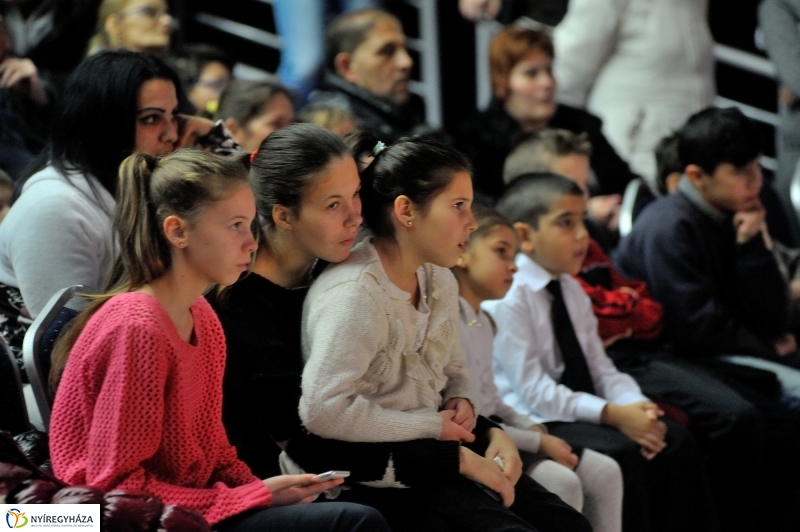 Karácsony a gyermekjóléti központtal - fotó Szarka Lajos