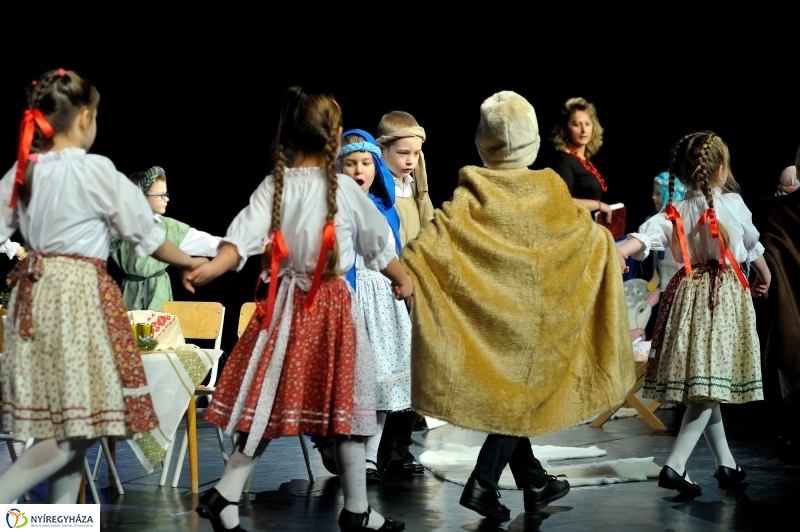 Karácsony a gyermekjóléti központtal - fotó Szarka Lajos