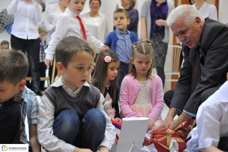Ajándék sportszercsomag a Ligeti óvodának - fotó Szarka Lajos