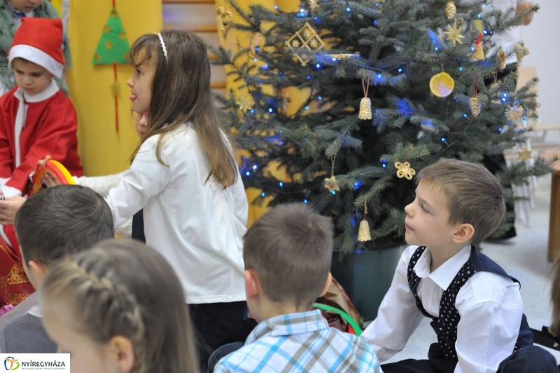 Ajándék sportszercsomag a Ligeti óvodának - fotó Szarka Lajos