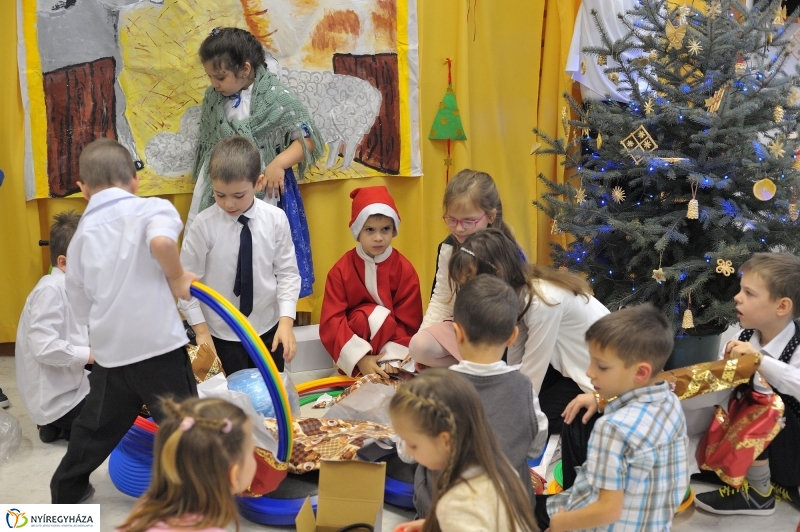 Ajándék sportszercsomag a Ligeti óvodának - fotó Szarka Lajos