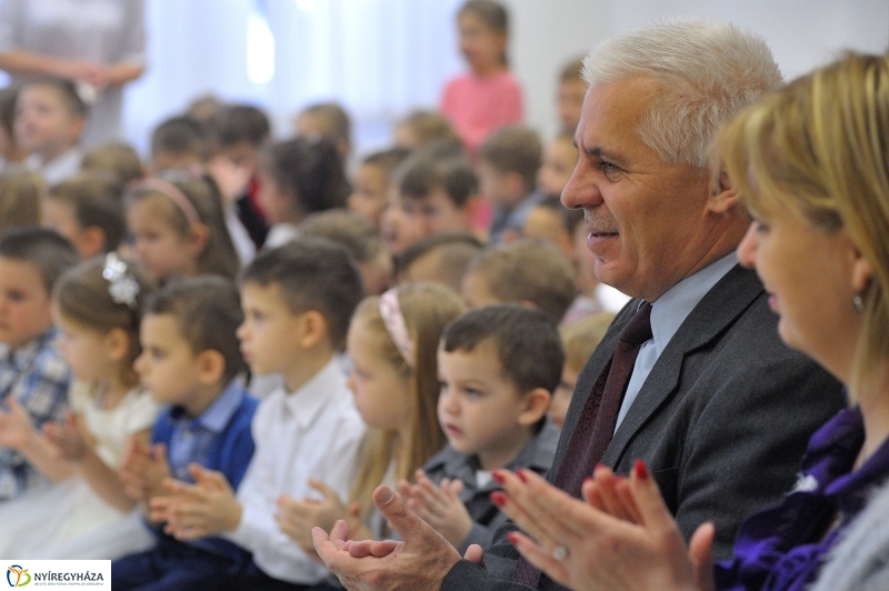 Ajándék sportszercsomag a Ligeti óvodának - fotó Szarka Lajos