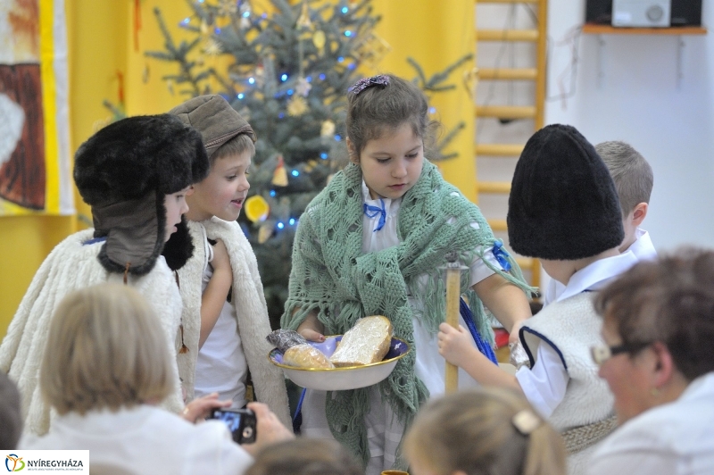 Ajándék sportszercsomag a Ligeti óvodának - fotó Szarka Lajos