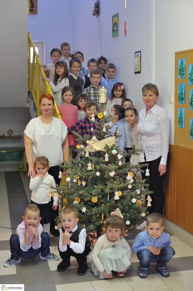 Ajándék sportszercsomag a Ligeti óvodának - fotó Szarka Lajos