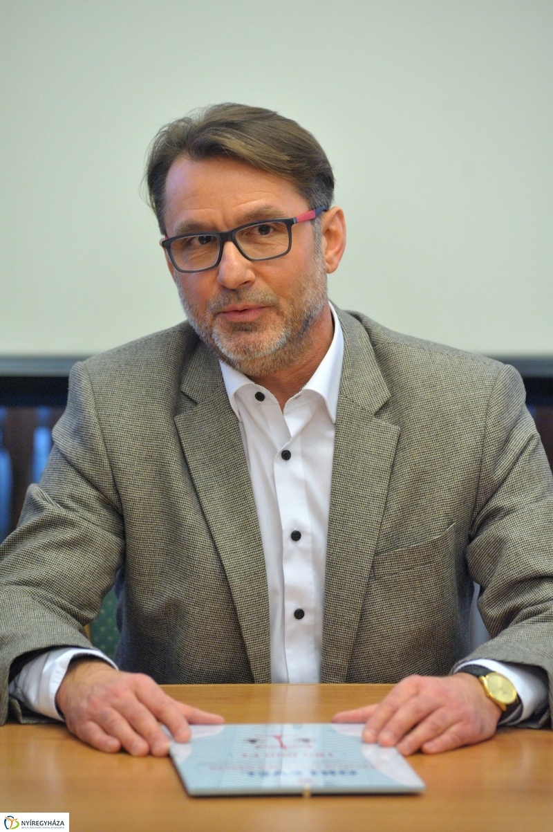 Adomány négy keréken - fotó Szarka Lajos