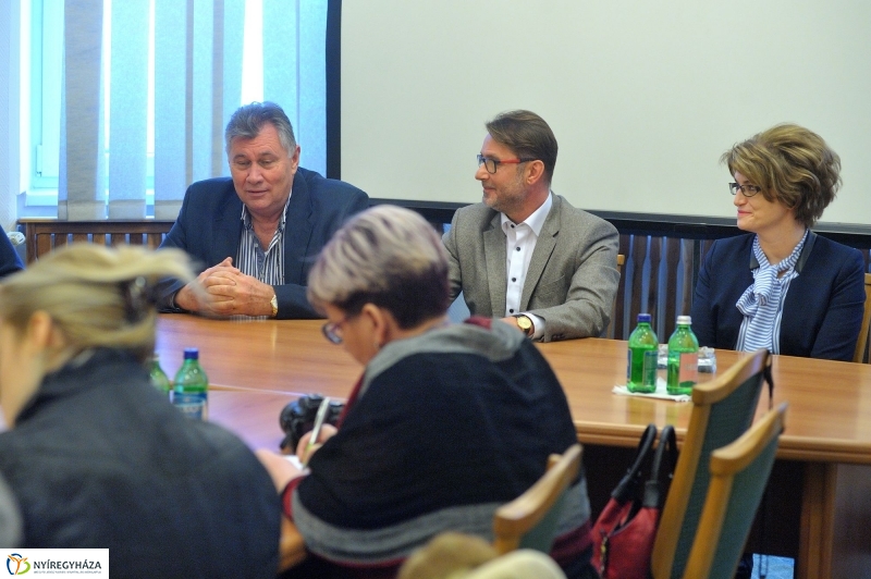 Adomány négy keréken - fotó Szarka Lajos