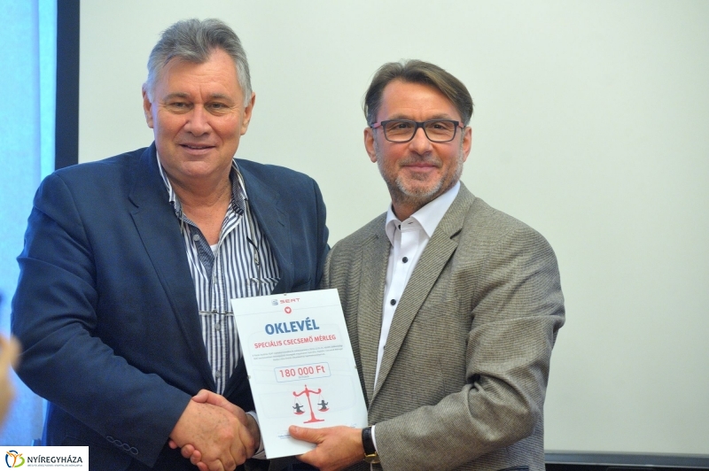 Adomány négy keréken - fotó Szarka Lajos