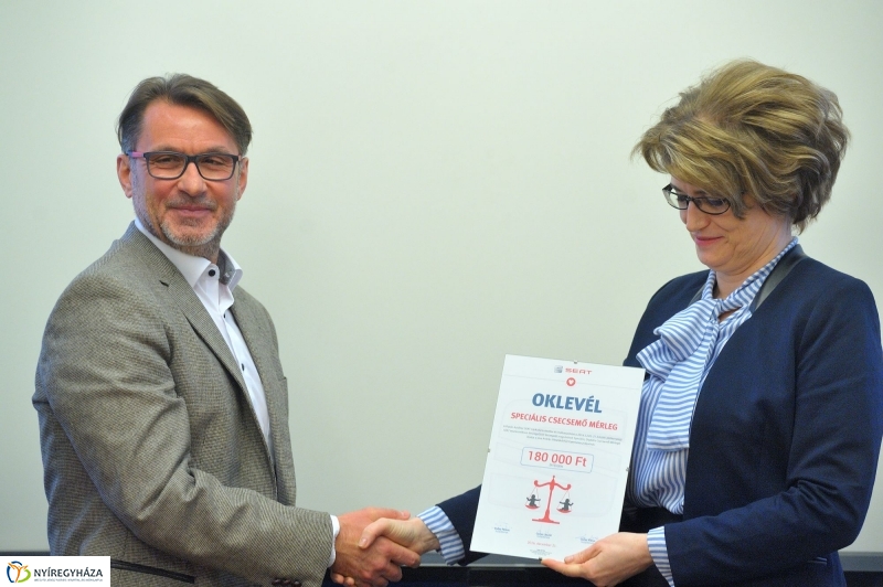 Adomány négy keréken - fotó Szarka Lajos