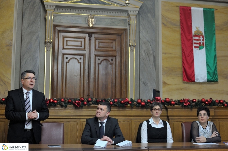 A rászoruló hallgatókért - fotó Szarka Lajos