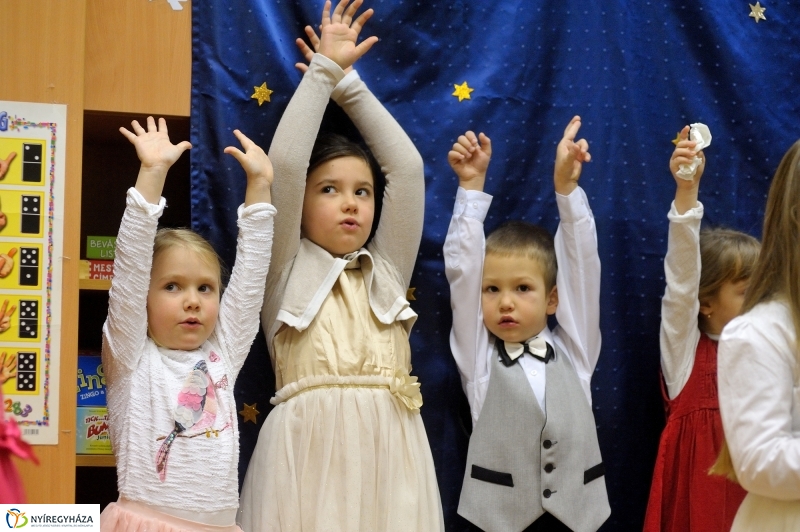 Mustármagosok karácsonyi műsora - fotó Szarka Lajos