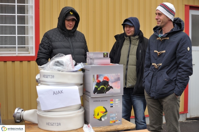 Eszközök a tűzoltóknak - fotó Szarka Lajos