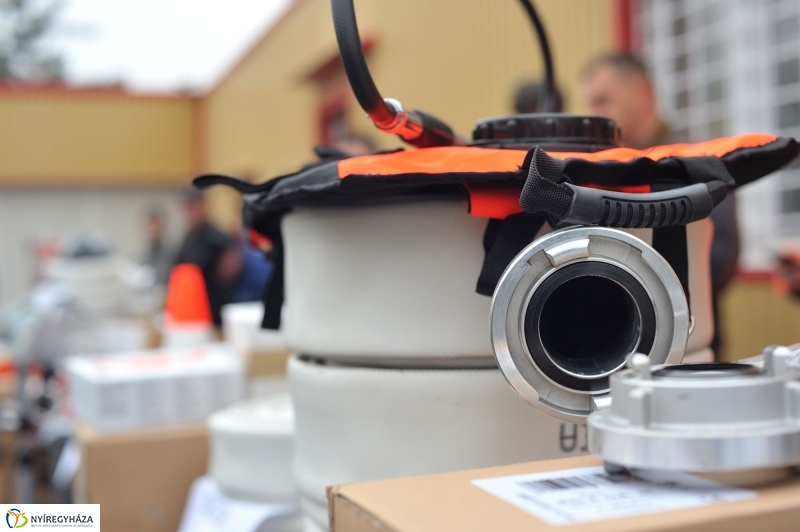 Eszközök a tűzoltóknak - fotó Szarka Lajos