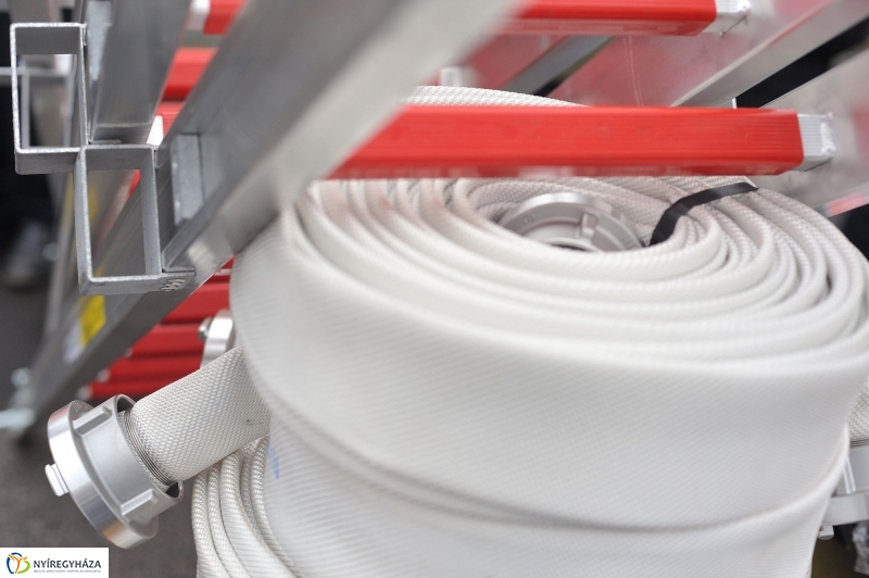 Eszközök a tűzoltóknak - fotó Szarka Lajos