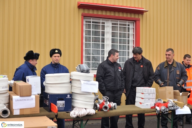 Eszközök a tűzoltóknak - fotó Szarka Lajos