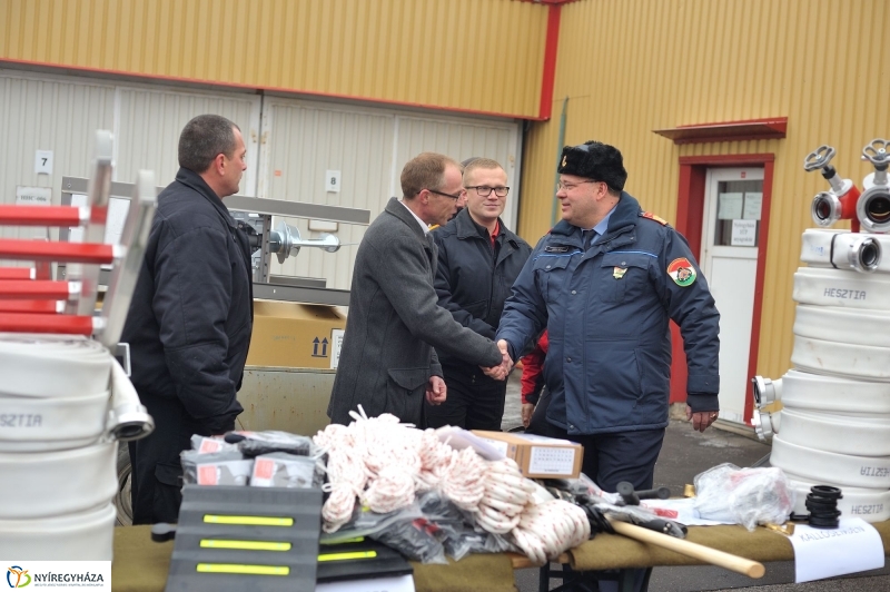 Eszközök a tűzoltóknak - fotó Szarka Lajos