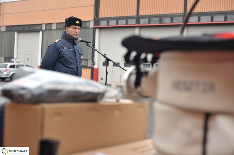 Eszközök a tűzoltóknak - fotó Szarka Lajos