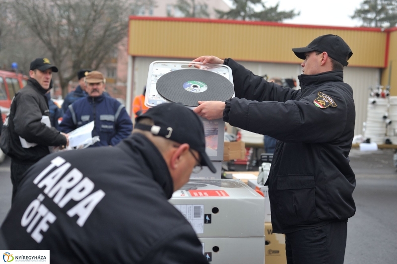 Eszközök a tűzoltóknak - fotó Szarka Lajos