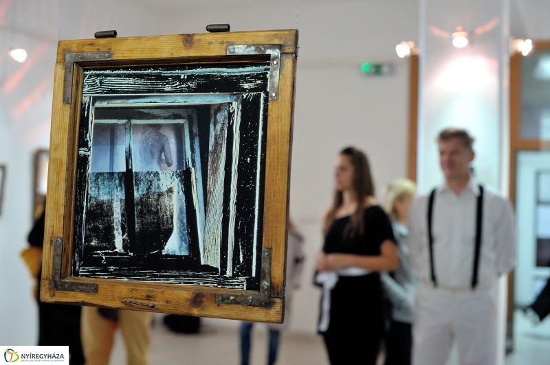 Művek textilen és fotópapíron - fotó Szarka Lajos