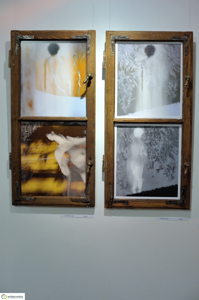 Művek textilen és fotópapíron - fotó Szarka Lajos