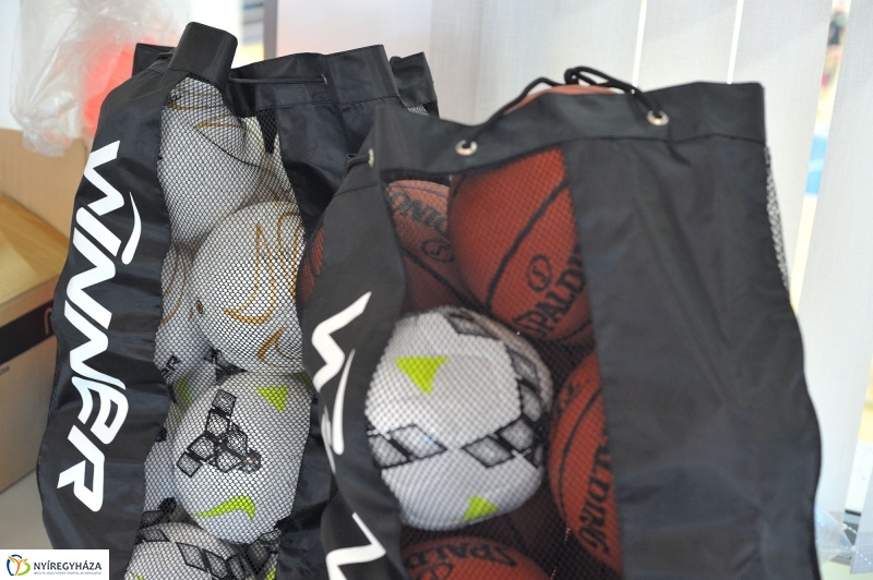 Sportszer adomány - fotó Szarka Lajos