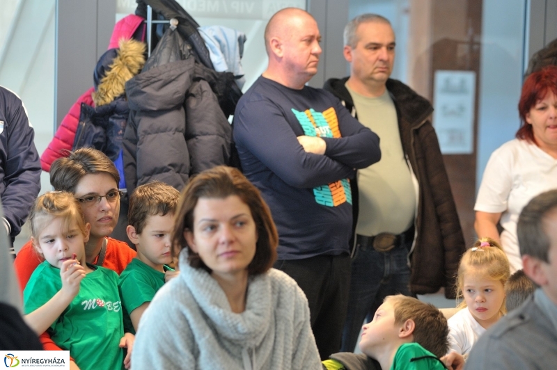 Sportszer adomány - fotó Szarka Lajos