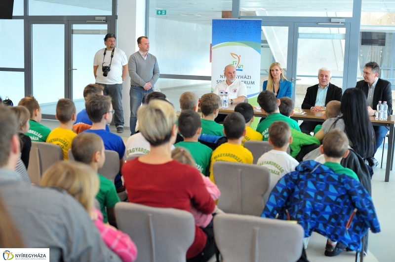 Sportszer adomány - fotó Szarka Lajos