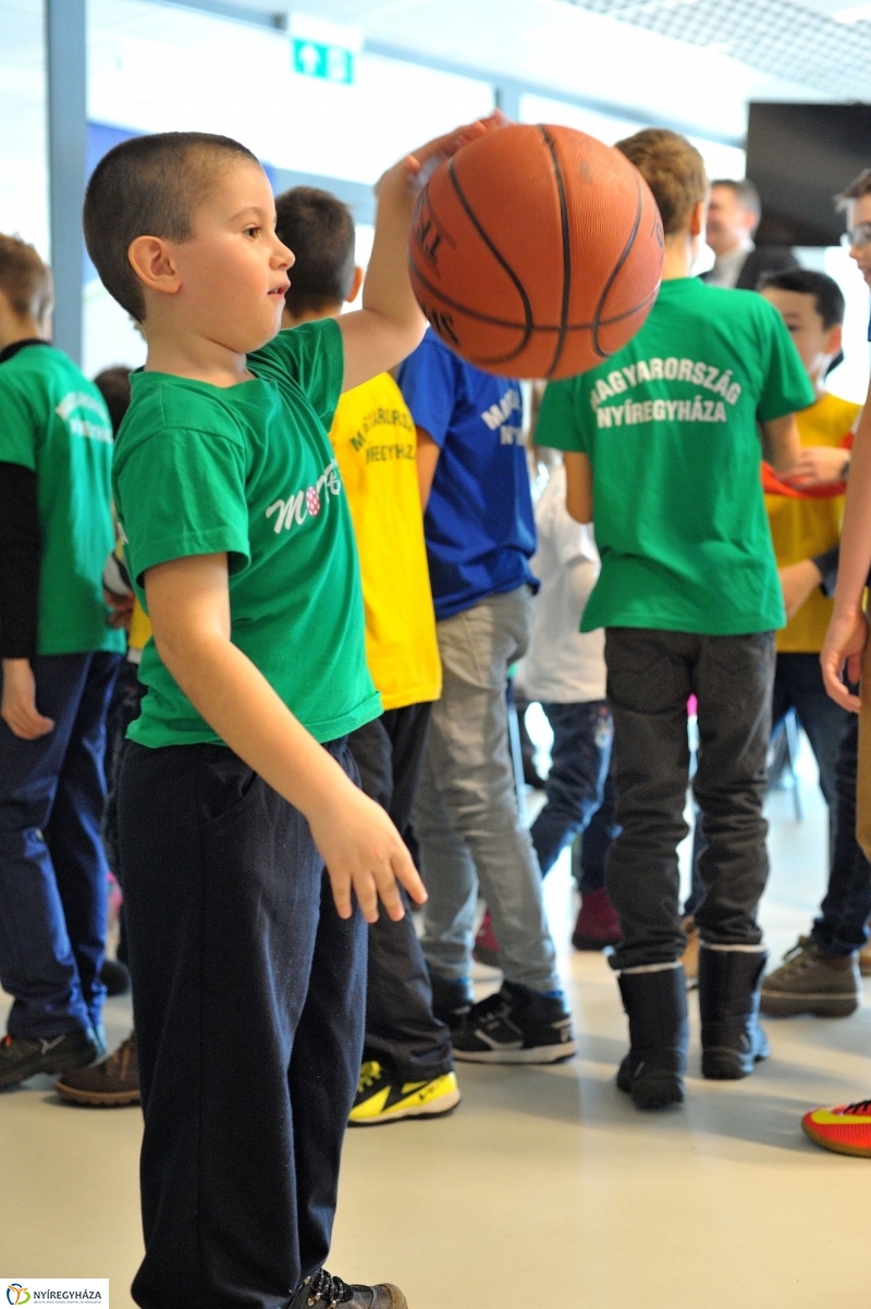 Sportszer adomány - fotó Szarka Lajos