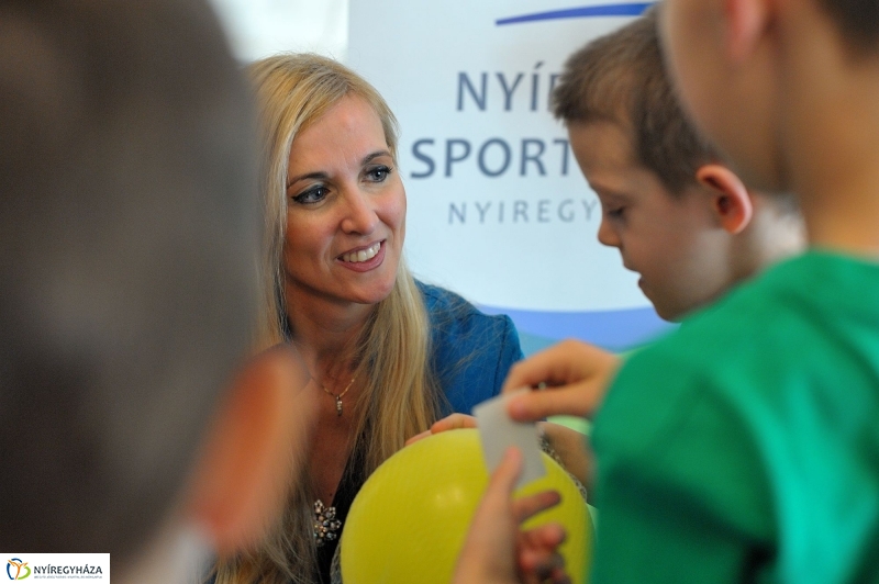 Sportszer adomány - fotó Szarka Lajos