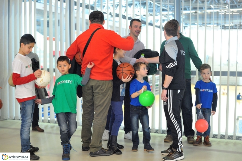 Sportszer adomány - fotó Szarka Lajos