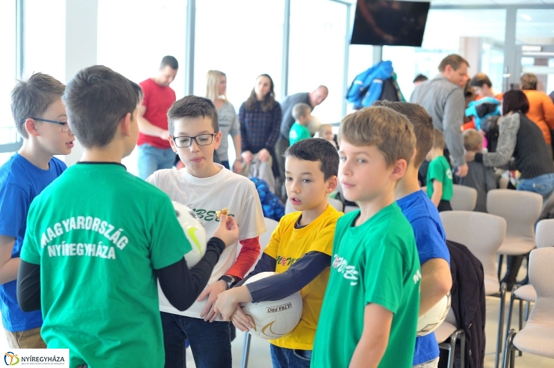 Sportszer adomány - fotó Szarka Lajos